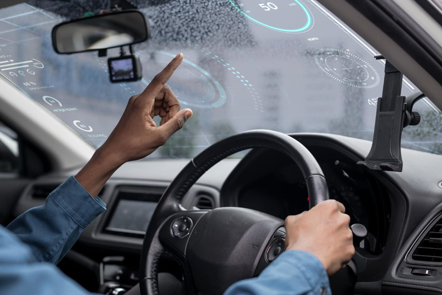 interactive-transparent-window-screen-smart-car